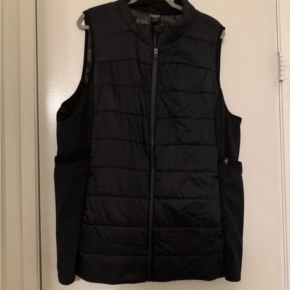 Torrid black puffer vest - Picture 3 of 3